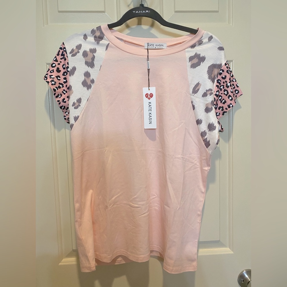 Animal print sleeve pink tee